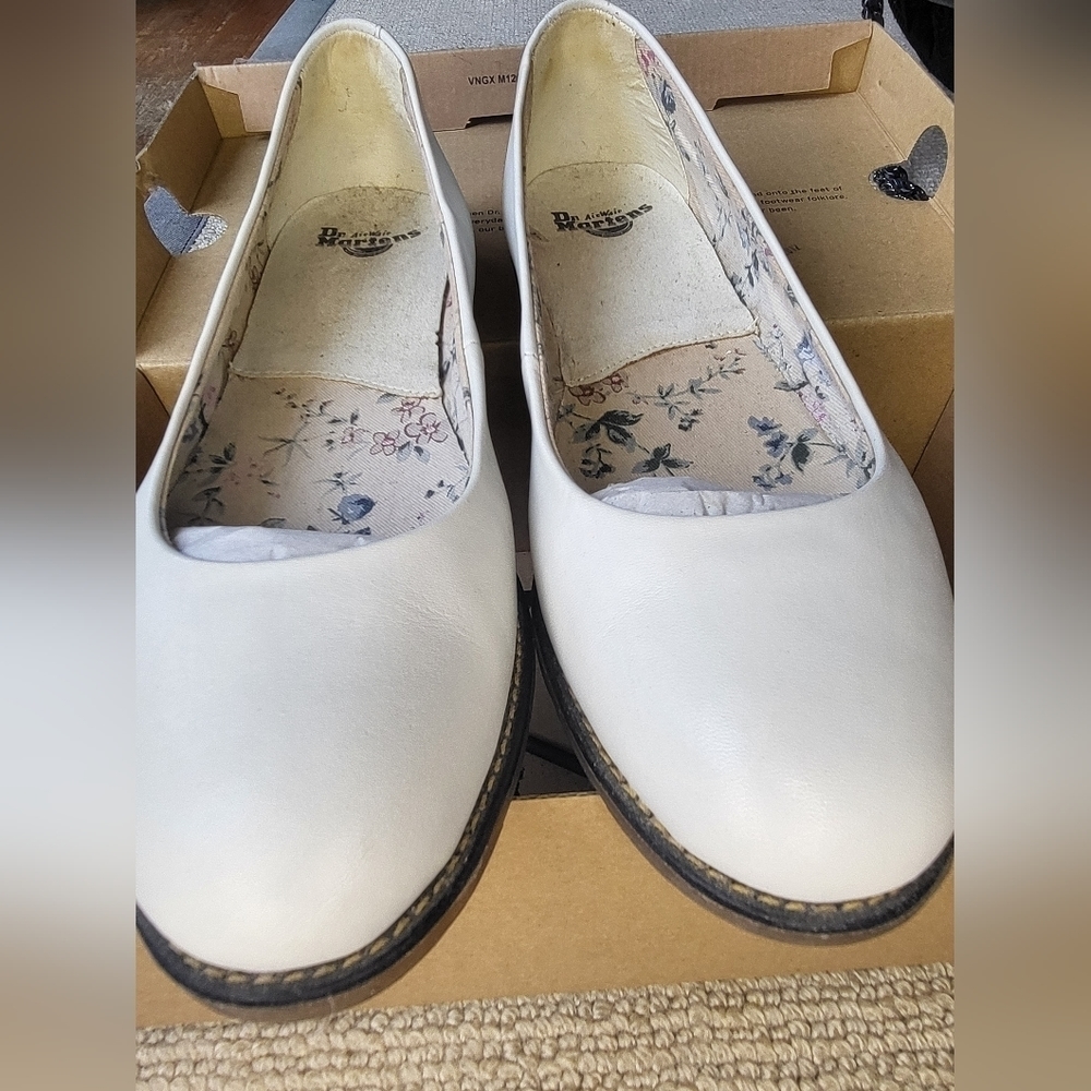 DR. Martins AirWair Marie of white ballet flats